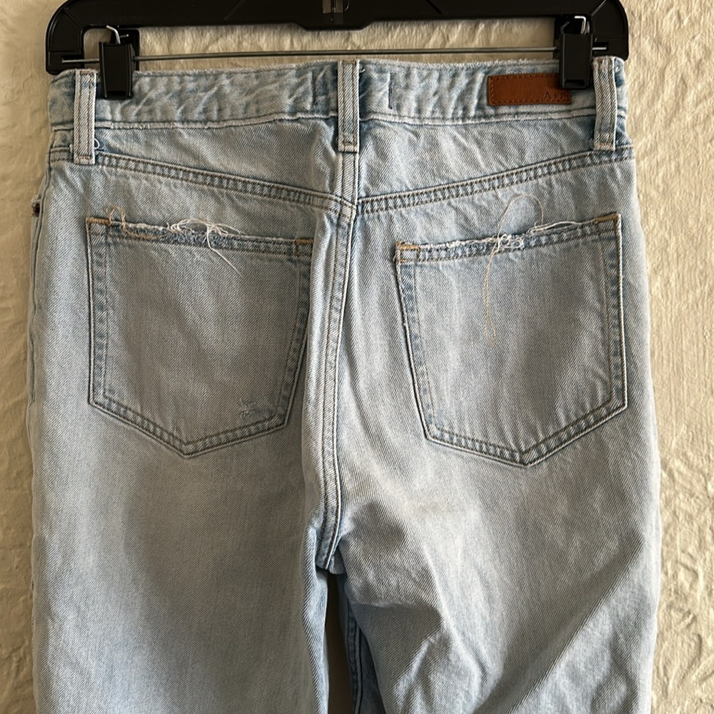 Abercrombie and Fitch Annie Girlfriend Light Wash Distressed Ripped Jeans SHORT - Picture 5 of 8
